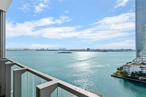Condo in Miami, Florida, 1 bedroom № 1935822 - photo 3
