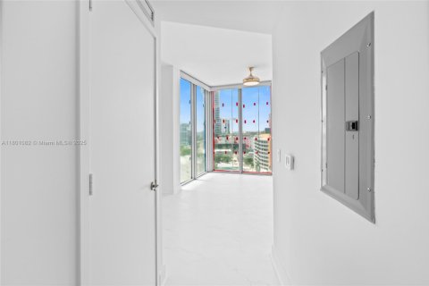 Condo in Miami, Florida, 1 bedroom № 1935822 - photo 7
