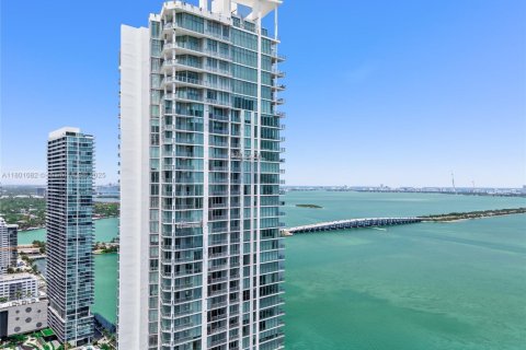 Condo in Miami, Florida, 1 bedroom № 1935822 - photo 1
