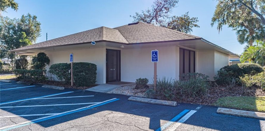Propiedad comercial en Eustis, Florida 293.39 m2 № 1561141