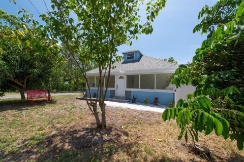 House in Saint Petersburg, Florida 4 bedrooms, 146.69 sq.m. № 2394057 - photo 28