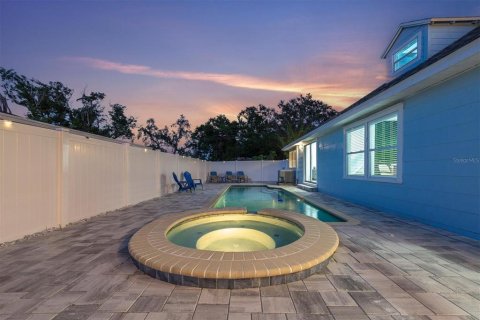 House in Saint Petersburg, Florida 4 bedrooms, 146.69 sq.m. № 2394057 - photo 29