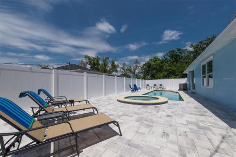 House in Saint Petersburg, Florida 4 bedrooms, 146.69 sq.m. № 2394057 - photo 26
