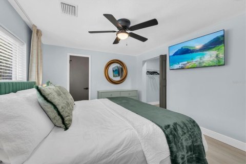 House in Saint Petersburg, Florida 4 bedrooms, 146.69 sq.m. № 2394057 - photo 14