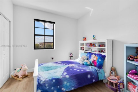 Touwnhouse à vendre à Hialeah, Floride: 3 chambres, 143.53 m2 № 2025637 - photo 23