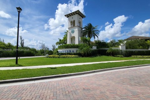 Touwnhouse à vendre à Hialeah, Floride: 3 chambres, 143.53 m2 № 2025637 - photo 28
