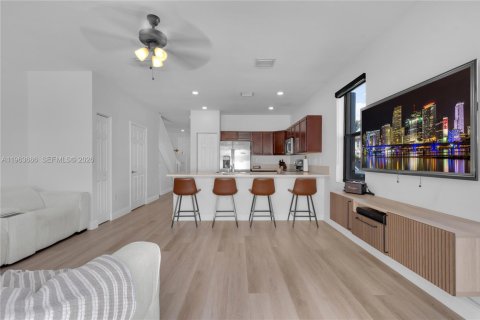 Touwnhouse à vendre à Hialeah, Floride: 3 chambres, 143.53 m2 № 2025637 - photo 11
