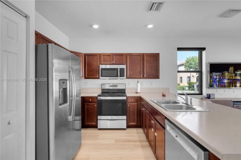 Touwnhouse à vendre à Hialeah, Floride: 3 chambres, 143.53 m2 № 2025637 - photo 9