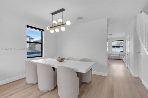 Touwnhouse à vendre à Hialeah, Floride: 3 chambres, 143.53 m2 № 2025637 - photo 7