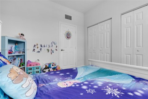 Touwnhouse à vendre à Hialeah, Floride: 3 chambres, 143.53 m2 № 2025637 - photo 22