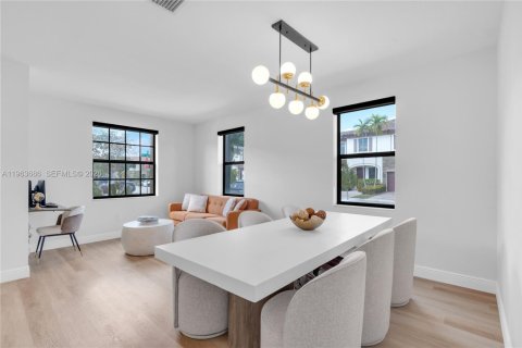 Touwnhouse à vendre à Hialeah, Floride: 3 chambres, 143.53 m2 № 2025637 - photo 6
