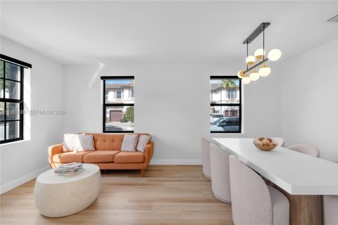 Touwnhouse à vendre à Hialeah, Floride: 3 chambres, 143.53 m2 № 2025637 - photo 4