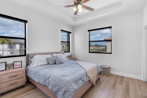 Touwnhouse à vendre à Hialeah, Floride: 3 chambres, 143.53 m2 № 2025637 - photo 16