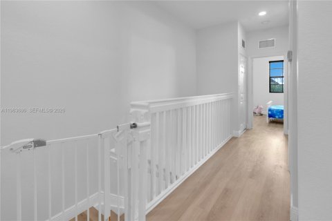 Touwnhouse à vendre à Hialeah, Floride: 3 chambres, 143.53 m2 № 2025637 - photo 15