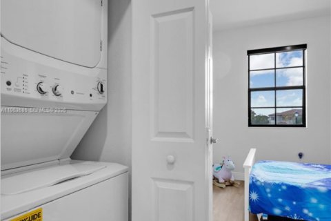 Touwnhouse à vendre à Hialeah, Floride: 3 chambres, 143.53 m2 № 2025637 - photo 24