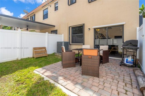 Touwnhouse à vendre à Hialeah, Floride: 3 chambres, 143.53 m2 № 2025637 - photo 26