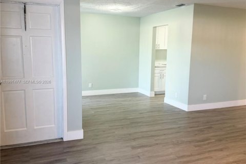 Condominio en alquiler en North Lauderdale, Florida, 2 dormitorios, 96.25 m2 № 2055957 - foto 9