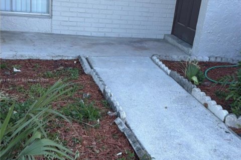 Condominio en alquiler en North Lauderdale, Florida, 2 dormitorios, 96.25 m2 № 2055957 - foto 3