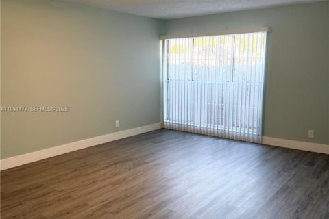 Condominio en alquiler en North Lauderdale, Florida, 2 dormitorios, 96.25 m2 № 2055957 - foto 8