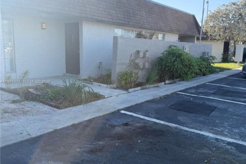 Condominio en alquiler en North Lauderdale, Florida, 2 dormitorios, 96.25 m2 № 2055957 - foto 6