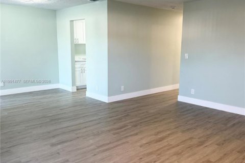 Condominio en alquiler en North Lauderdale, Florida, 2 dormitorios, 96.25 m2 № 2055957 - foto 10