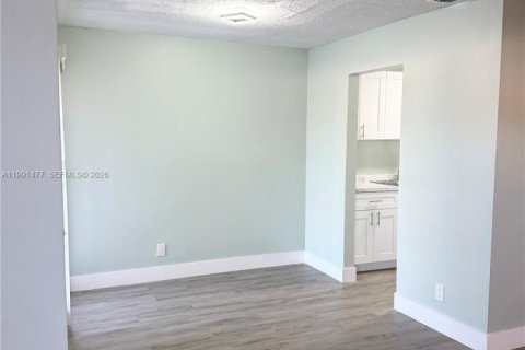 Condominio en alquiler en North Lauderdale, Florida, 2 dormitorios, 96.25 m2 № 2055957 - foto 11
