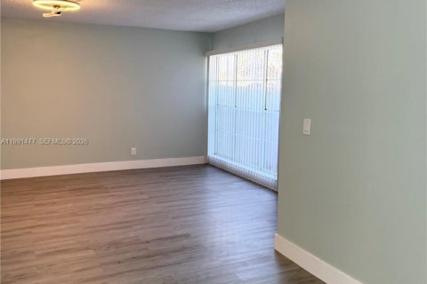 Condominio en alquiler en North Lauderdale, Florida, 2 dormitorios, 96.25 m2 № 2055957 - foto 21