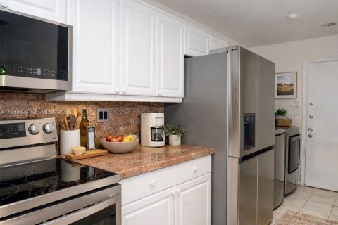 Купить таунхаус в Холливуд, Флорида 3 спальни, 187.66м2, № 1995148 - фото 6