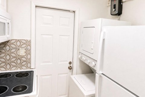 Appartement à louer à Deerfield Beach, Floride: 2 chambres, 225.94 m2 № 2286577 - photo 6