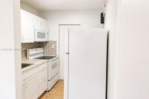 Appartement à louer à Deerfield Beach, Floride: 2 chambres, 225.94 m2 № 2286577 - photo 5