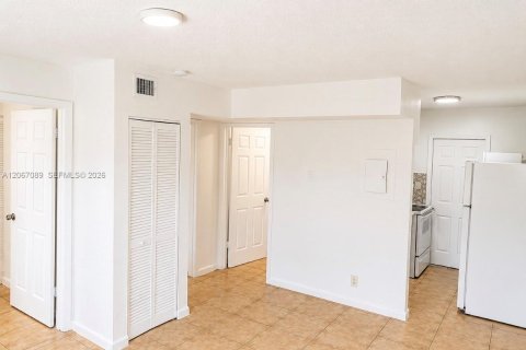 Appartement à louer à Deerfield Beach, Floride: 2 chambres, 225.94 m2 № 2286577 - photo 3
