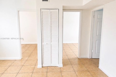 Appartement à louer à Deerfield Beach, Floride: 2 chambres, 225.94 m2 № 2286577 - photo 4
