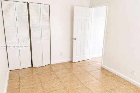Appartement à louer à Deerfield Beach, Floride: 2 chambres, 225.94 m2 № 2286577 - photo 9