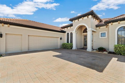 House in Bradenton, Florida 3 bedrooms, 268.12 sq.m. № 2118605 - photo 8