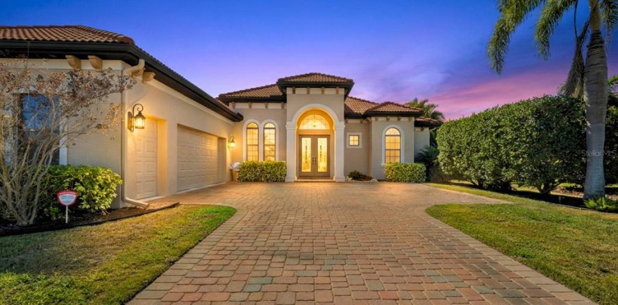 House in Bradenton, Florida 3 bedrooms, 268.12 sq.m. № 2118605