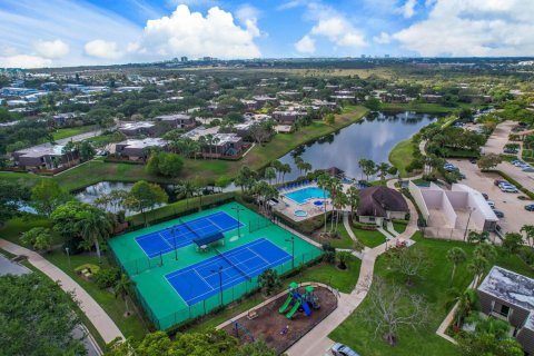 Townhouse in Jupiter, Florida 2 bedrooms, 110.37 sq.m. № 1080560 - photo 1