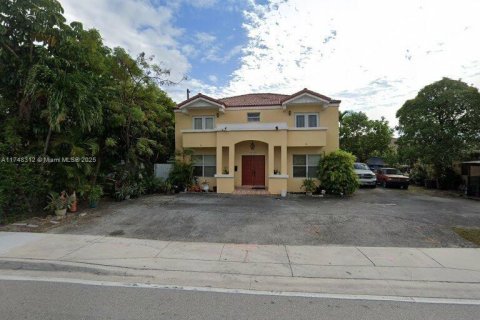 Casa en venta en Hialeah, Florida, 4 dormitorios, 223.89 m2 № 1864875 - foto 20