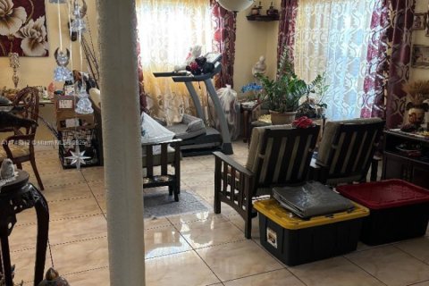 Casa en venta en Hialeah, Florida, 4 dormitorios, 223.89 m2 № 1864875 - foto 21