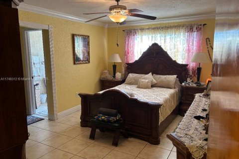 Casa en venta en Hialeah, Florida, 4 dormitorios, 223.89 m2 № 1864875 - foto 14
