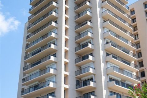 Condominio en alquiler en Orlando, Florida, 3 dormitorios, 246.19 m2 № 1918252 - foto 26