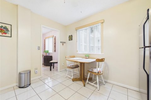 Condo in Belleair Bluffs, Florida, 2 bedrooms  № 2401064 - photo 10