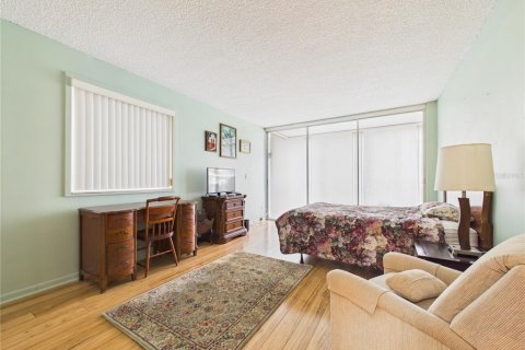 Condo in Belleair Bluffs, Florida, 2 bedrooms  № 2401064 - photo 15