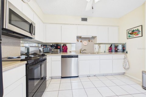 Condo in Belleair Bluffs, Florida, 2 bedrooms  № 2401064 - photo 9