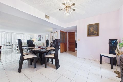 Condo in Belleair Bluffs, Florida, 2 bedrooms  № 2401064 - photo 7