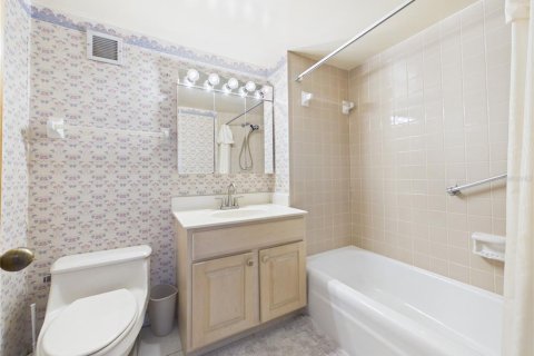 Condo in Belleair Bluffs, Florida, 2 bedrooms  № 2401064 - photo 20