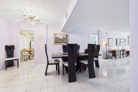 Condo in Belleair Bluffs, Florida, 2 bedrooms  № 2401064 - photo 6