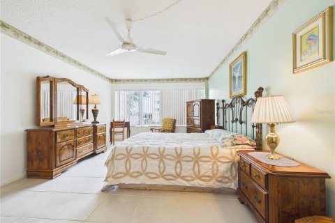 Condo in Belleair Bluffs, Florida, 2 bedrooms  № 2401064 - photo 29