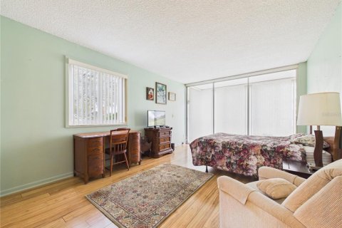 Condo in Belleair Bluffs, Florida, 2 bedrooms  № 2401064 - photo 16