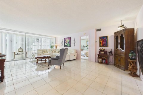 Condo in Belleair Bluffs, Florida, 2 bedrooms  № 2401064 - photo 4