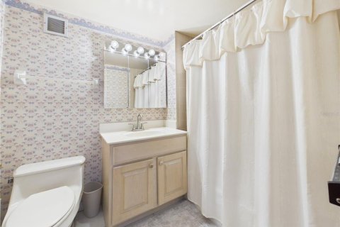 Condo in Belleair Bluffs, Florida, 2 bedrooms  № 2401064 - photo 19